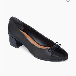 Bernardo
Marisol Leather Cap Toe Pumps black 
$248 size 8 gently used